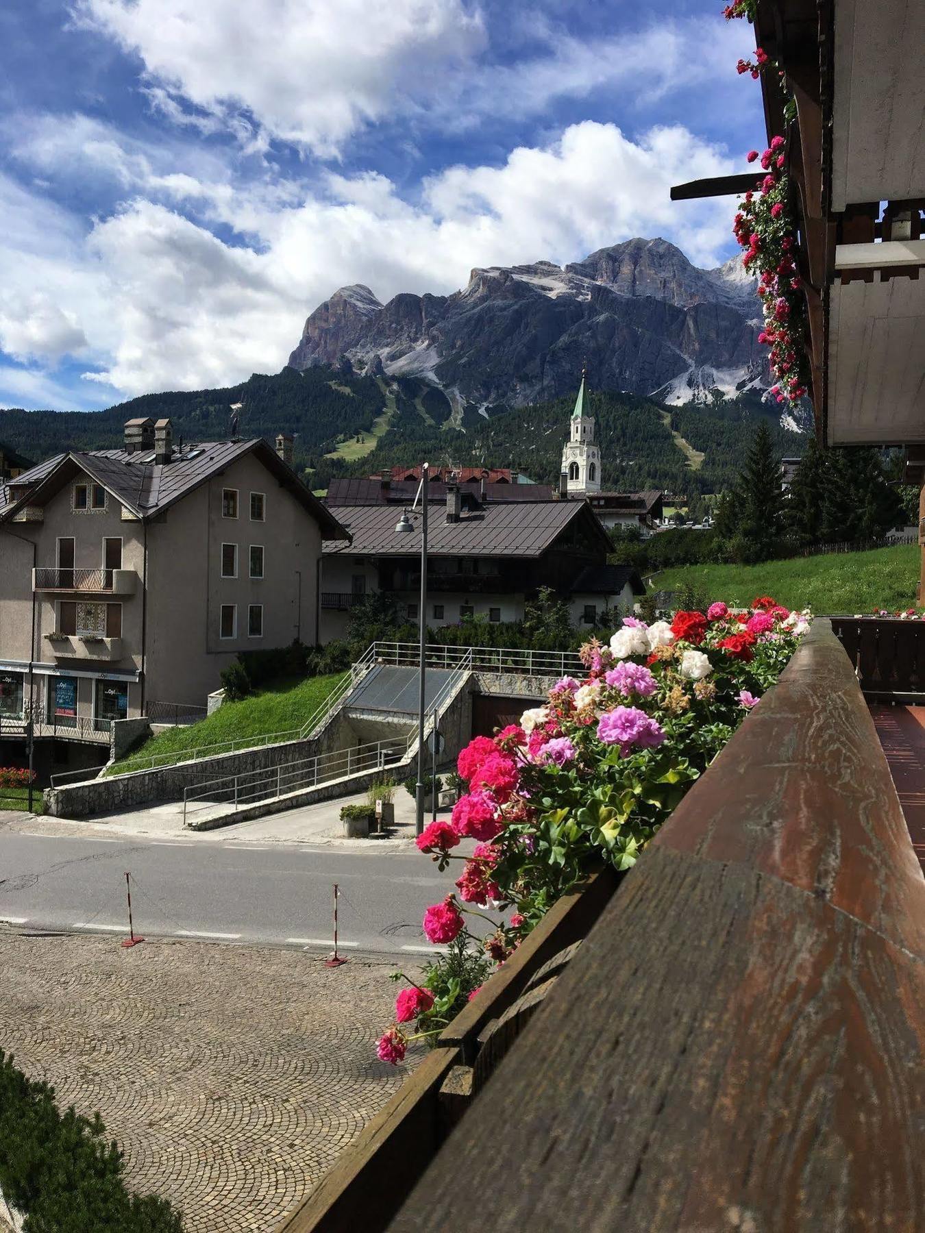 Meuble Villa Neve Cortina d'Ampezzo Exterior photo